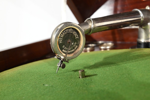 Phonographe Silvertone Model VII en Acajou – 1920