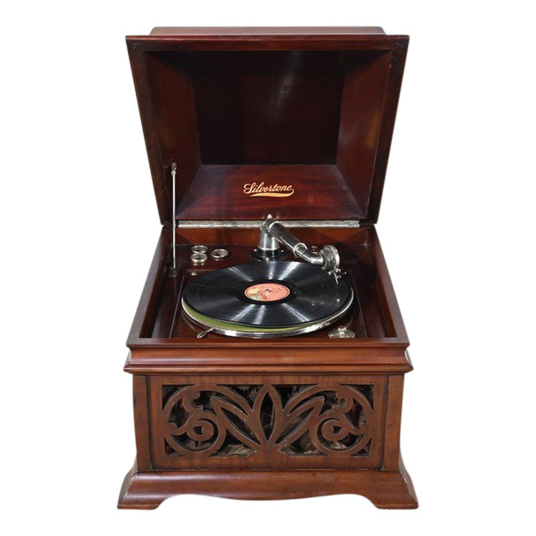 Silvertone Model VII Mahogany Phonograph – 1920