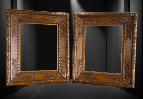 19TH CENTURY SOLID WALNUT FRAME FOR PAINTING 58 CM X 46.5 CM