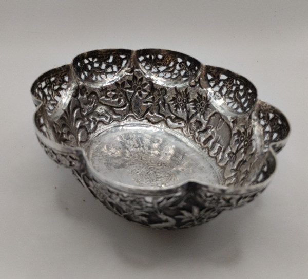 Polylobed Cup - Sterling Silver - Burma - Late 19th Century.
