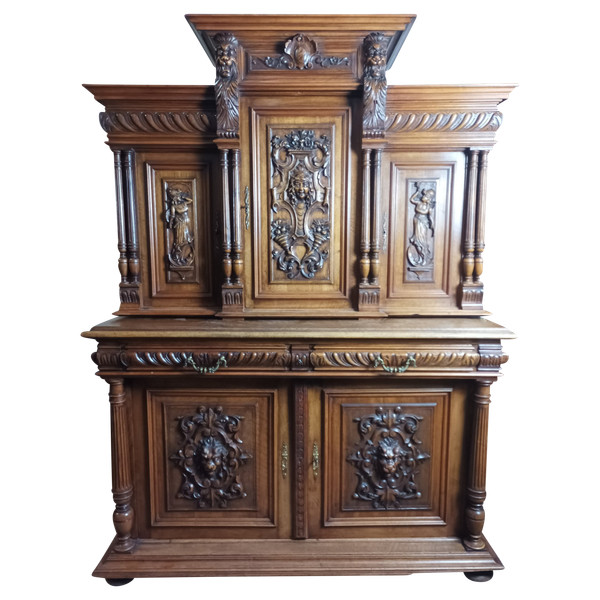 Renaissance-Sideboard mit zwei Korpussen aus Walnussholz