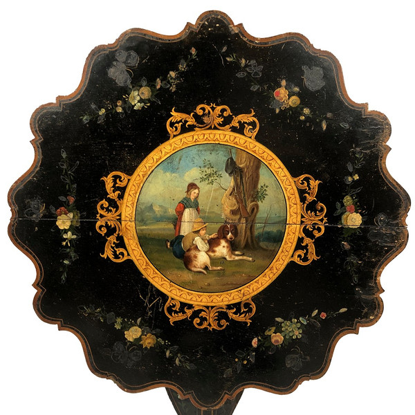 Guéridon basculant à plateau chantourné décoré d’un médaillon central peint, époque Napoléon III