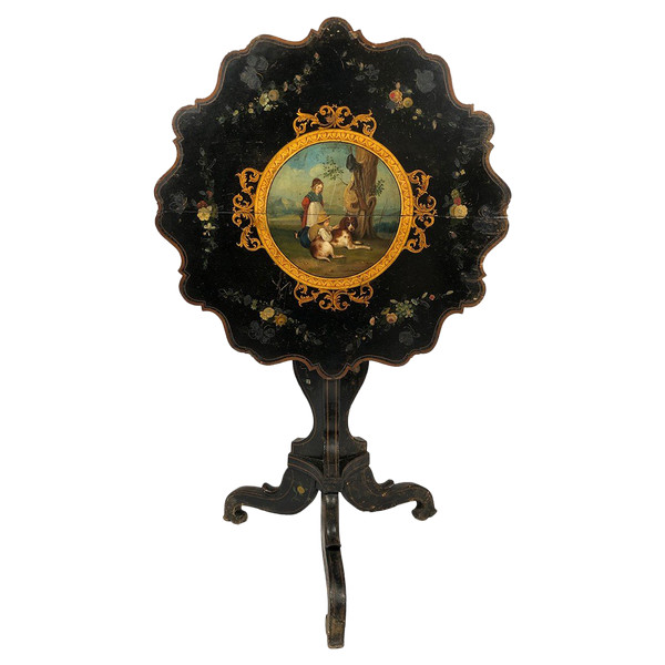 Guéridon basculant à plateau chantourné décoré d’un médaillon central peint, époque Napoléon III