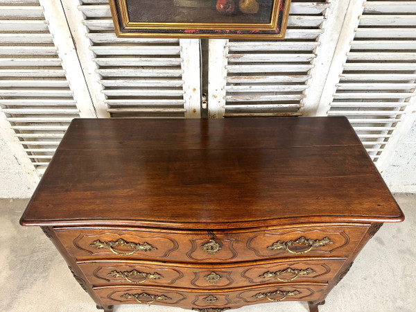 Commode lyonnaise en noyer XVIIIème siècle 