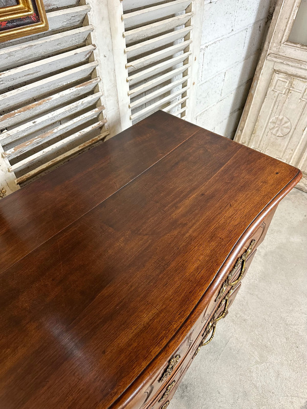 Commode lyonnaise en noyer XVIIIème siècle 