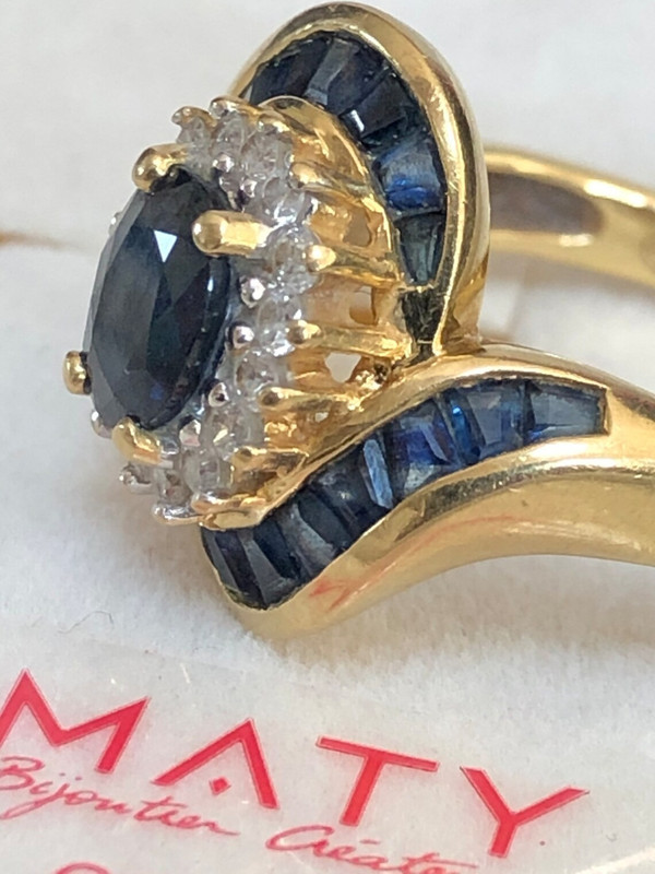 Bague Or Saphirs et Diamants du bijoutier Maty dans son écrin d'origine