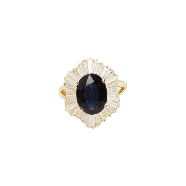 Jupe ring in yellow gold, oval sapphire and diamonds