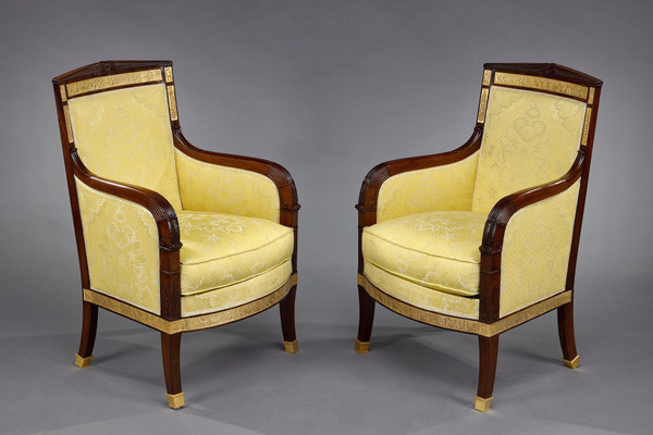 Salon en acajou comprenant quatre fauteuils, deux bergères et un canapé