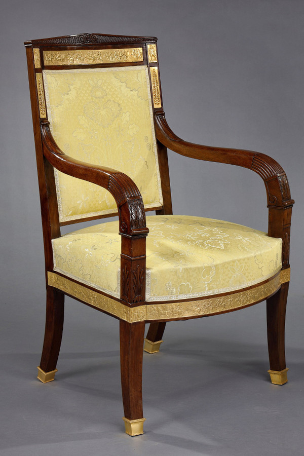 Salon en acajou comprenant quatre fauteuils, deux bergères et un canapé