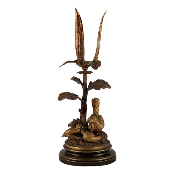 Scultura portacandele in bronzo 'Perdice che dà da mangiare alle sue pernici' fine XIX secolo