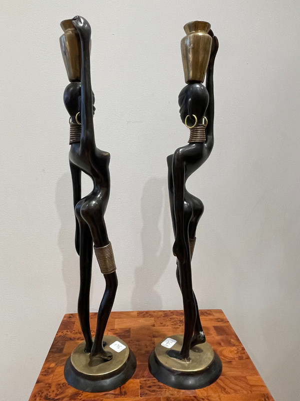 Coppia di statuette di portatori d'acqua, secondo Karl HAGENAUER, circa 1970