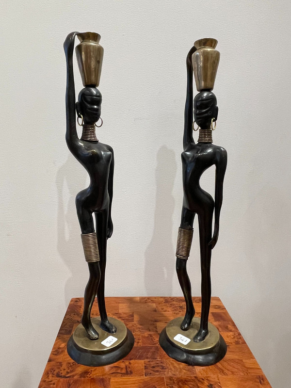 Coppia di statuette di portatori d'acqua, secondo Karl HAGENAUER, circa 1970