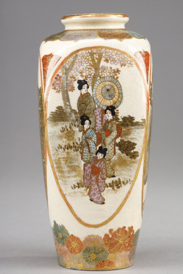 Kleine Satsuma-Porzellanvase aus Japan, Meiji-Zeit (1868-1912).