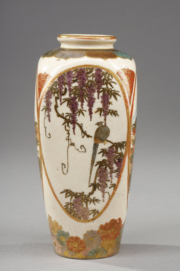Kleine Satsuma-Porzellanvase aus Japan, Meiji-Zeit (1868-1912).