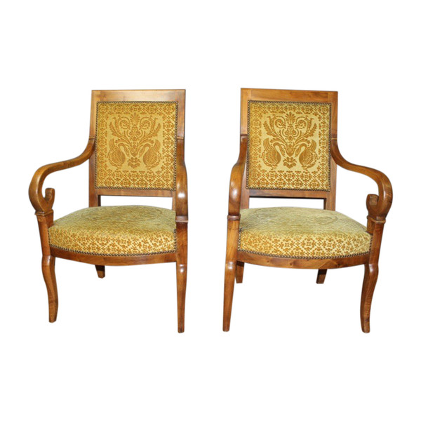 Paire de fauteuils Restauration en noyer XIX