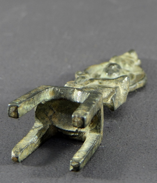 Chine , Dynastie Wei Du Nord (386-534), Rare Petit Autel En Bronze De Kwan Yin Repos Royal. 