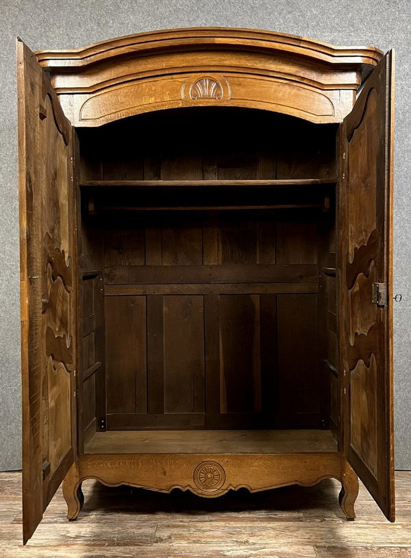 Armoire Louis XV Charolaise en noyer massif d'époque XVIII siècle  