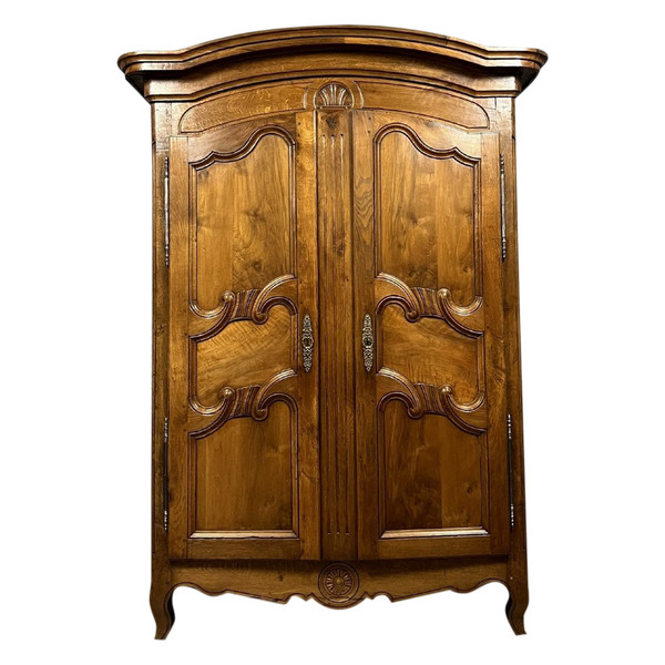 Armoire Louis XV Charolaise en noyer massif d'époque XVIII siècle  