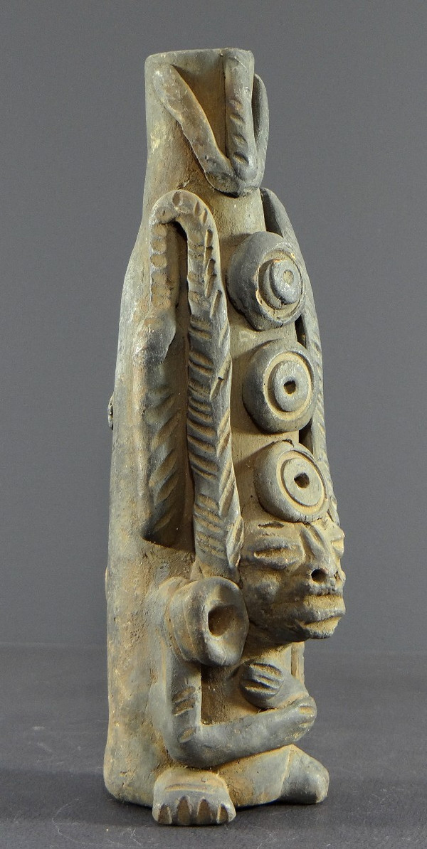 Peru, 1930s/1950s, terracotta statuette in the spirit of pre-Columbian creations.