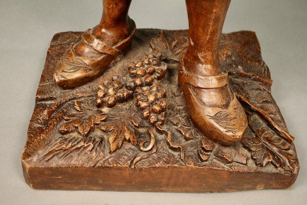 Sculpture En Noyer d'Une Vendangeuse Par Bonin Dijon