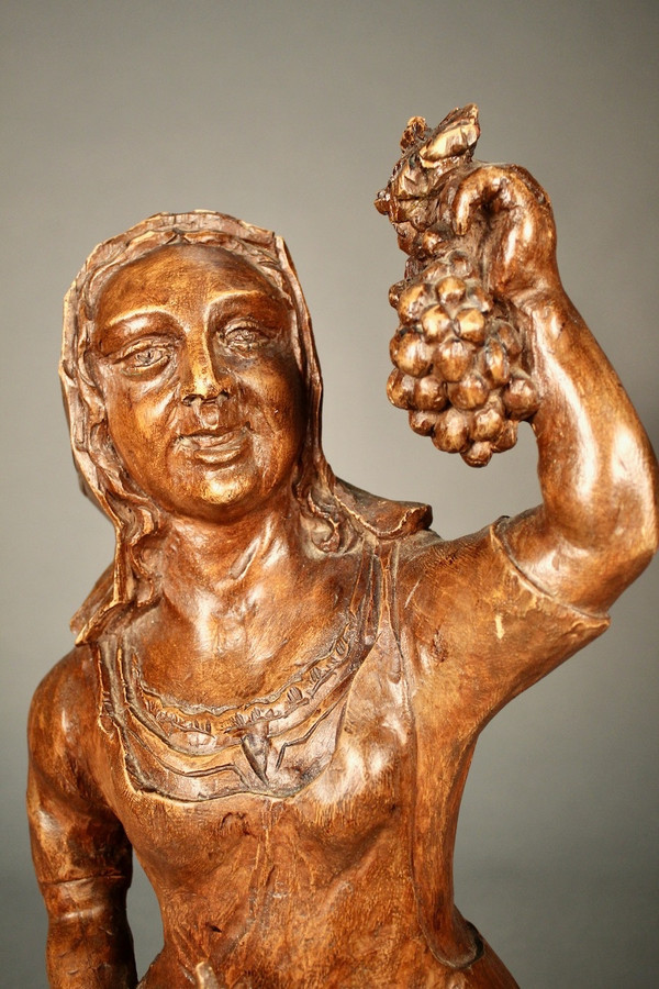 Sculpture En Noyer d'Une Vendangeuse Par Bonin Dijon