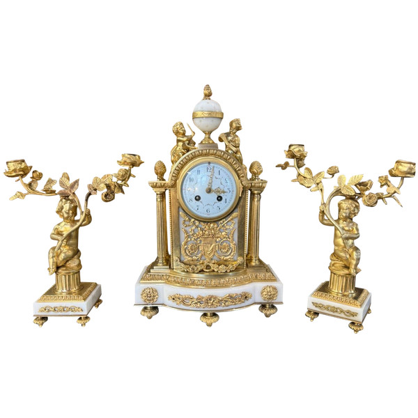 GARNITURE DE CHEMINEE DE STYLE LOUIS XVI