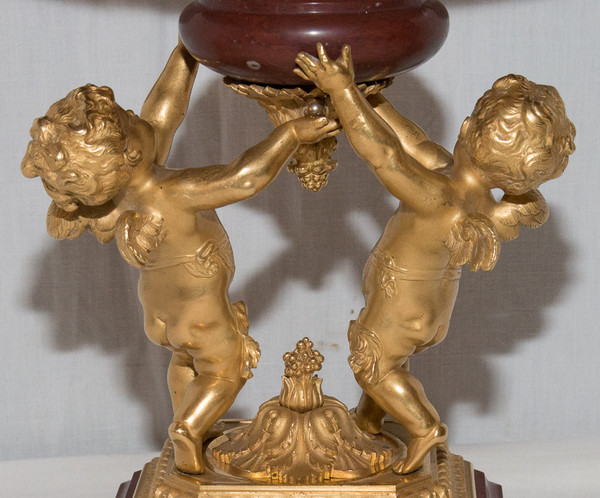 Coupe En Marbre Rouge Royale Et Putti En Bronze Doré Circa 1860