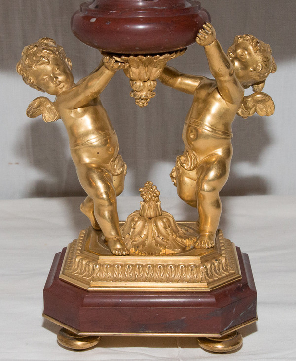 Coupe En Marbre Rouge Royale Et Putti En Bronze Doré Circa 1860