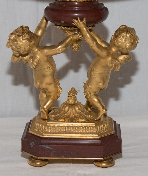 Coupe En Marbre Rouge Royale Et Putti En Bronze Doré Circa 1860