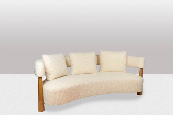 Bean-shaped 3-seater sofa in blond beech. Contemporary work.