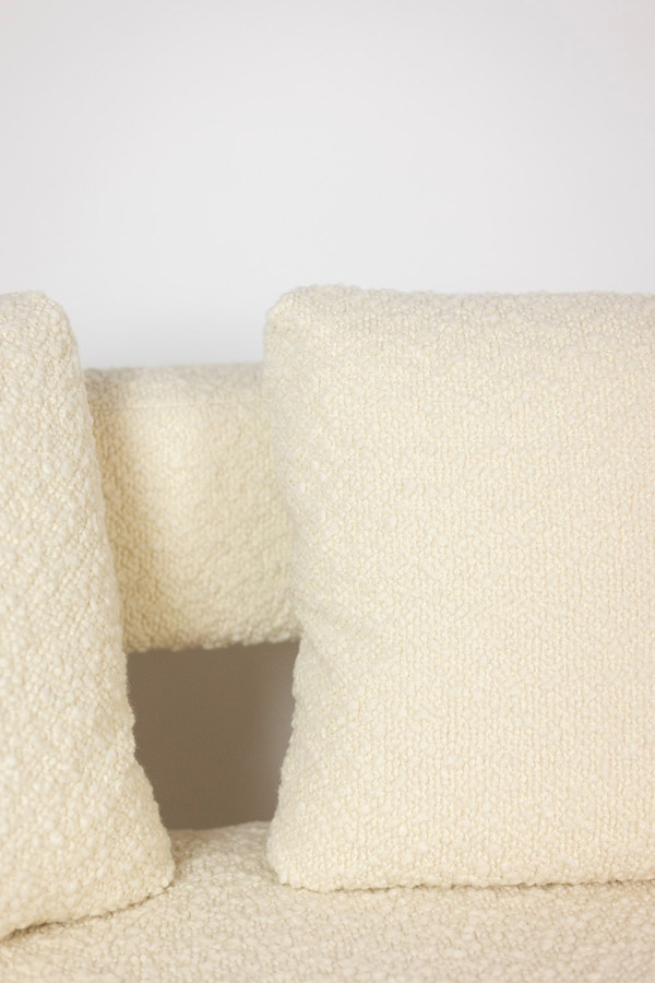 Bean-shaped 3-seater sofa in blond beech. Contemporary work.