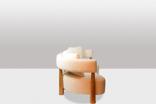 Bean-shaped 3-seater sofa in blond beech. Contemporary work.