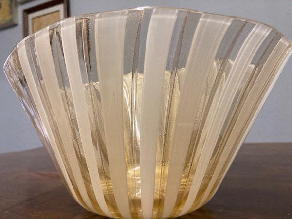 Barovier and Toso Murano centerpiece vase from the 70s. Engraved signature size. 26 x 19 h14