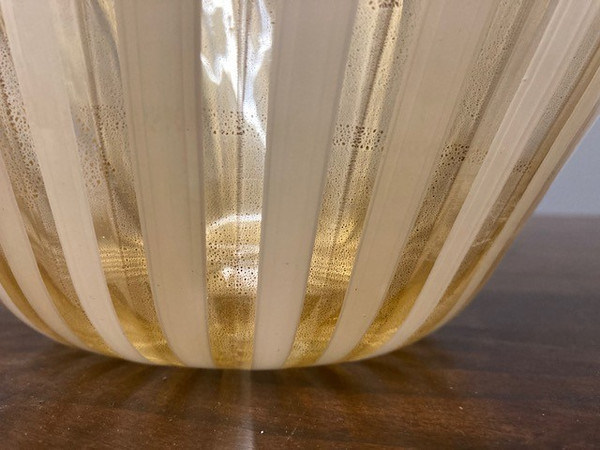 Barovier and Toso Murano centerpiece vase from the 70s. Engraved signature size. 26 x 19 h14