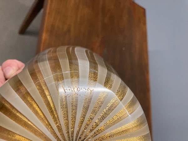 Barovier and Toso Murano centerpiece vase from the 70s. Engraved signature size. 26 x 19 h14