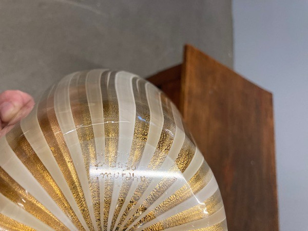 Barovier and Toso Murano centerpiece vase from the 70s. Engraved signature size. 26 x 19 h14