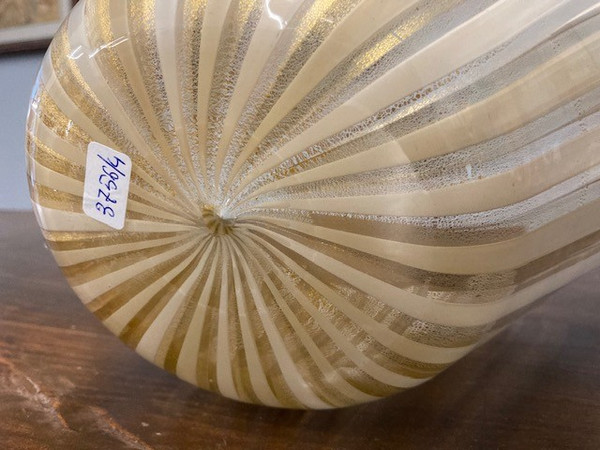 Barovier and Toso Murano centerpiece vase from the 70s. Engraved signature size. 26 x 19 h14