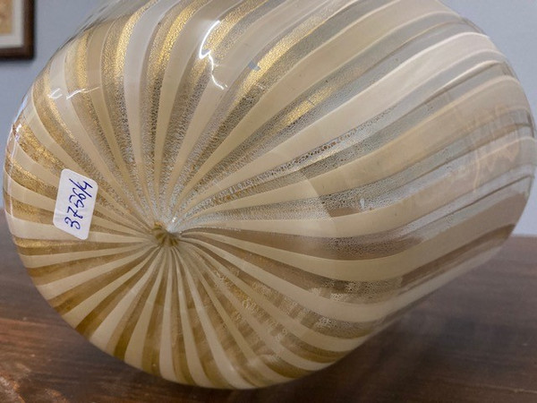 Barovier and Toso Murano centerpiece vase from the 70s. Engraved signature size. 26 x 19 h14