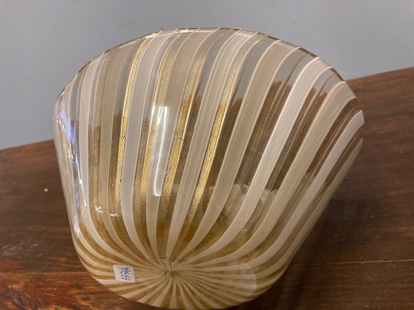 Barovier and Toso Murano centerpiece vase from the 70s. Engraved signature size. 26 x 19 h14