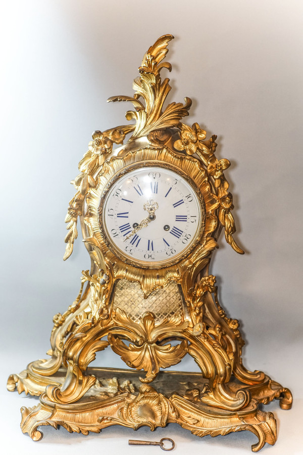 Important ROCAILLE MIRROR HANDLE, GOLDEN BRONZE, 19th century. MARTI movement