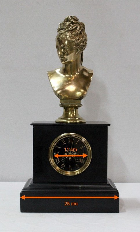  Orologio in marmo e busto in bronzo di Diane de Poitiers, da J. Goujon - seconda parte del XIX secolo