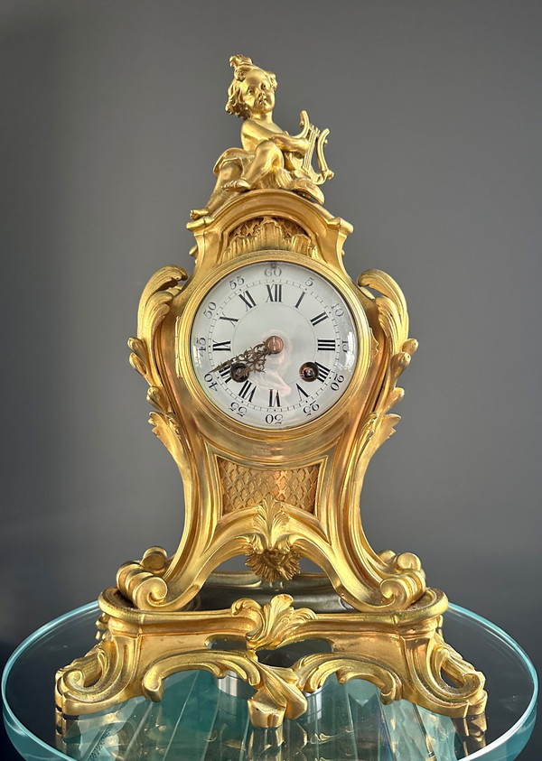 Pendeluhr aus vergoldeter Bronze im Stil von Ludwig XV, 19.