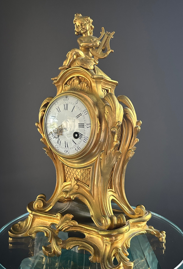 Pendeluhr aus vergoldeter Bronze im Stil von Ludwig XV, 19.