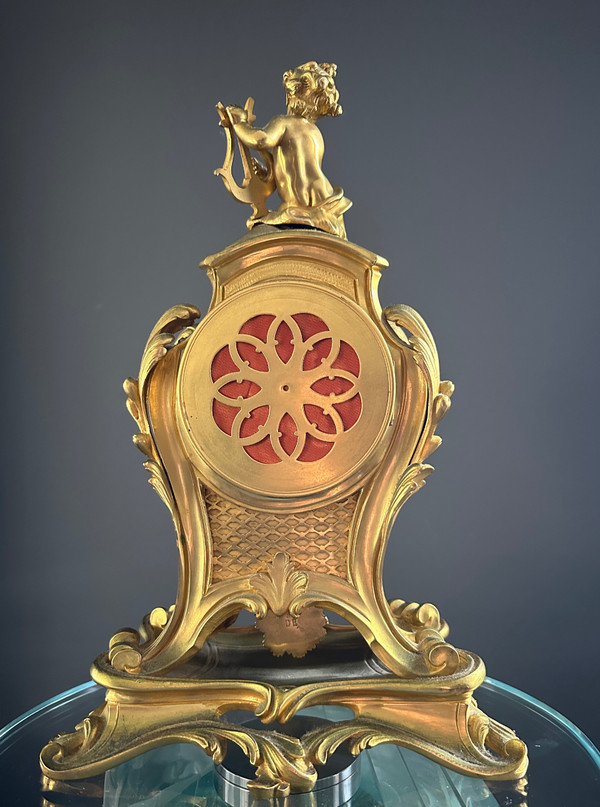 Pendeluhr aus vergoldeter Bronze im Stil von Ludwig XV, 19.