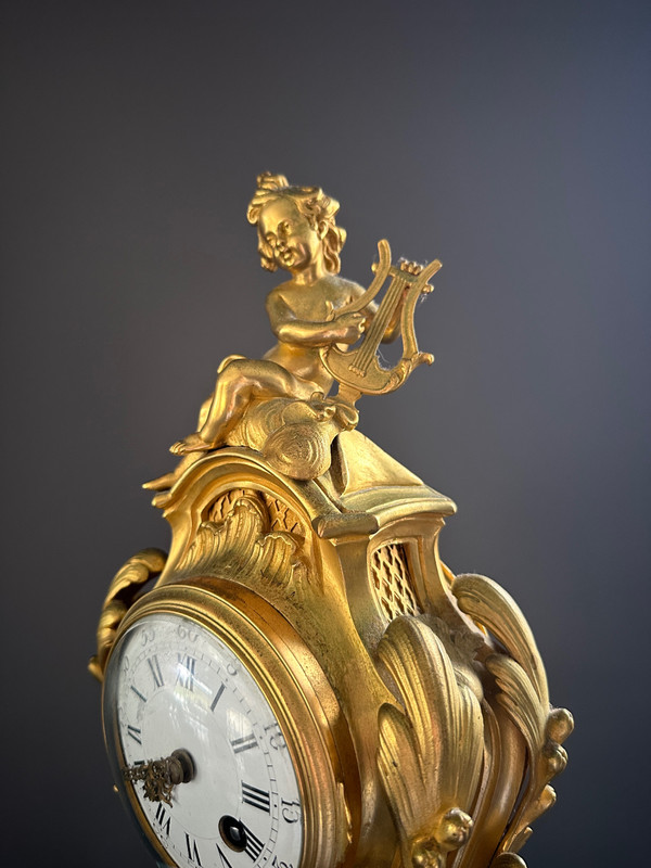 Pendeluhr aus vergoldeter Bronze im Stil von Ludwig XV, 19.