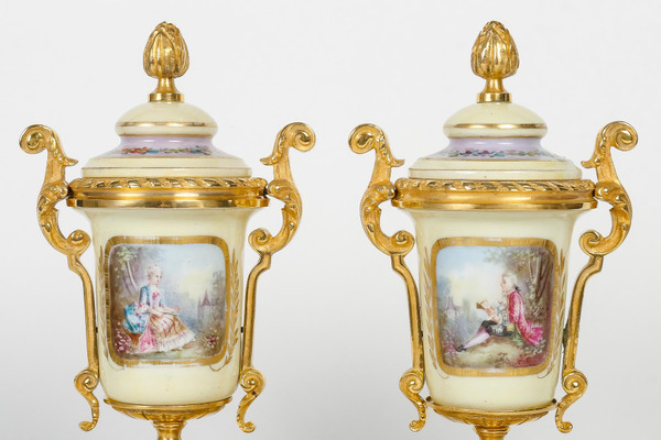 Gilt bronze and porcelain mantelpiece, late 19th century