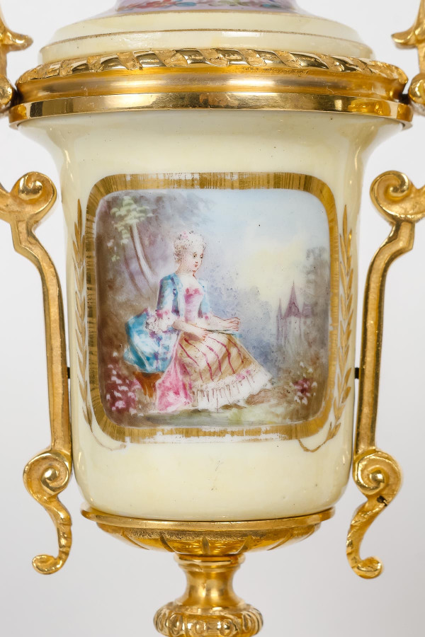 Gilt bronze and porcelain mantelpiece, late 19th century