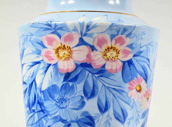 Paire de Vases en Porcelaine – Milieu XIXe