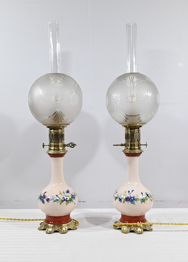 Coppia di lampade a olio in porcellana, elettrificate - Fine XIX secolo