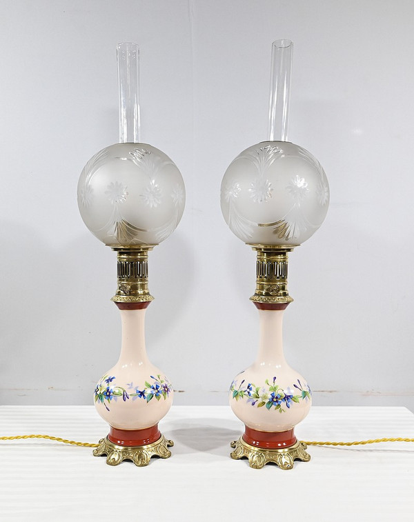 Coppia di lampade a olio in porcellana, elettrificate - Fine XIX secolo
